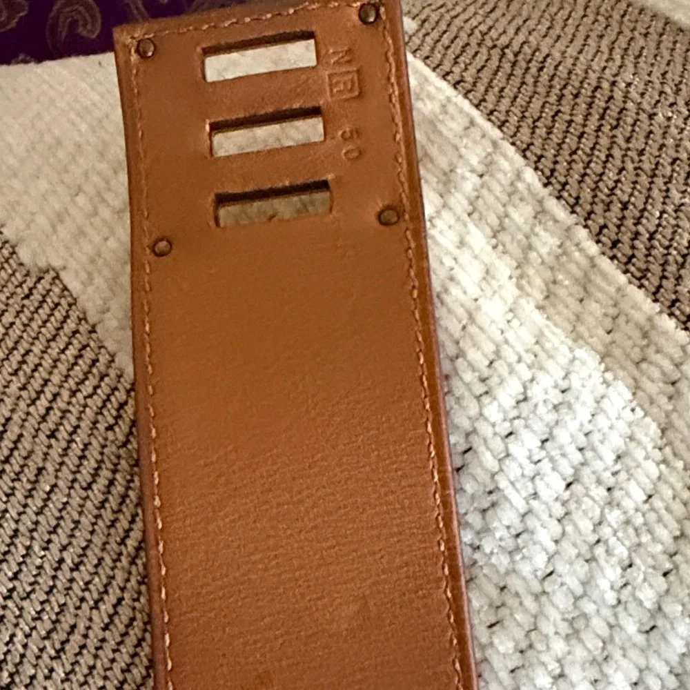 Elegant Red Leather Bracelet with Gold Buckle - Picture 2 of 5